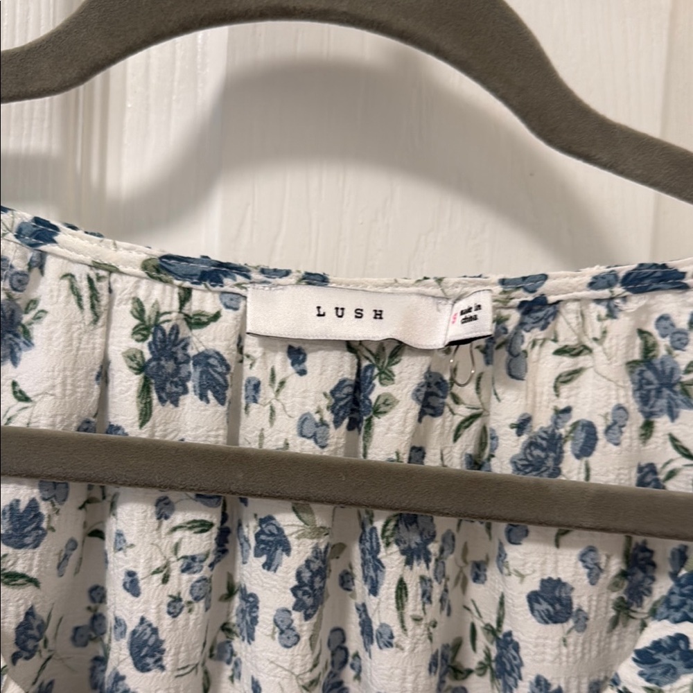 Cropped Ruched Tie Front Blouse - Picture 2 of 4